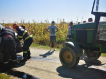 Soț și soție, răniți într-un accident rutier. Automobilul în care se aflau, spulberat de un tractor. Sursa - romania24.ro