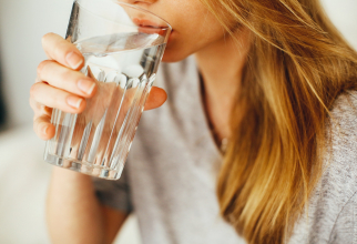 Dieta cu 8 pahare de apă, care te ajută să slăbești 4 kilograme într-o săptămână