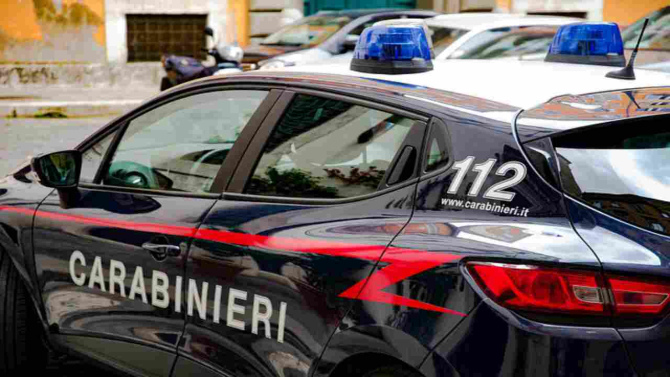 Italia. Un român a lovit două mașini parcate. Poliția a descoperit că avea permisul suspendat și se afla în stare de ebrietate