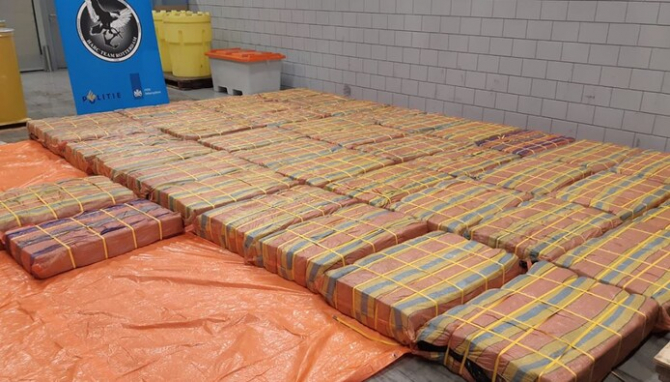 30 de tone de cocaină confiscate în cadrul unor raiduri împotriva unui "supercartel" european