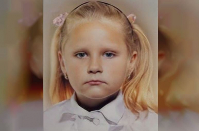 O fetiță de 9 ani a fost găsită moartă, îngropată în subsolul unui bloc. Victoria fusese dată dispărută de 3 luni 