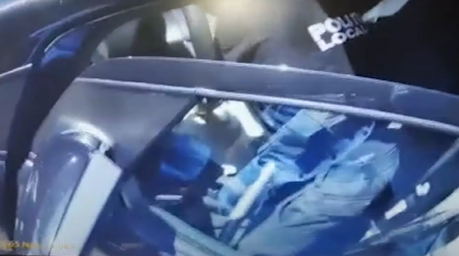 Polițist local din Bârlad, pus să spele mașina șefului în timpul serviciului - VIDEO