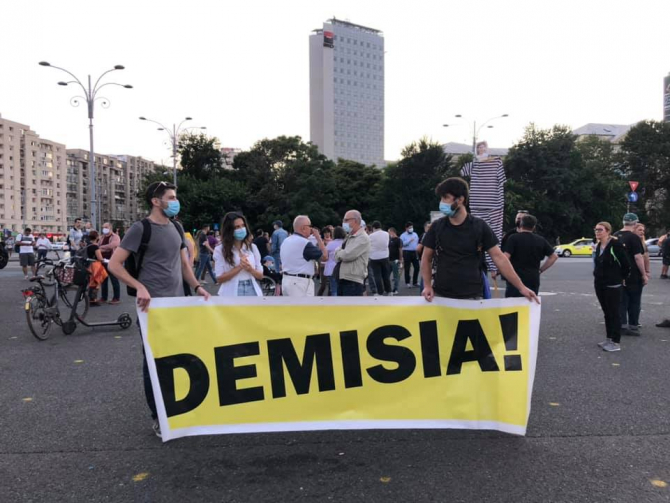 Protest în Piața Victoriei împotriva premierului Florin Cîțu (Sursa foto: Facebook Coruptia Ucide) 