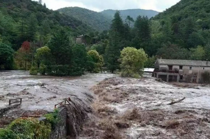 Stare de catastrofă naturală, decretată în sudul Franței, după ploile din ultimele zile
