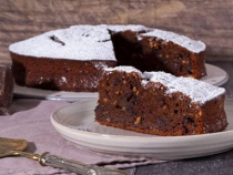 Prăjitură cu vinete și ciocolată neagră, hitul sezonului de toamnă. O rețetă pe cât de neobișnuită, pe atât de delicioasă