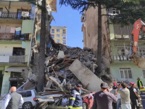 Zi de doliu național. Oamenii caută supraviețuitori printre dărâmăturile unei clădirii de cinci etaje, care s-a prăbușit în Georgia 