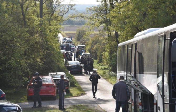Austria. Doi morți, găsiți la bordul unui autocar. Șoferul a fugit. FOTO: captură kurier.at