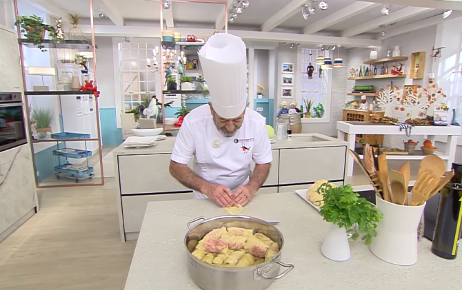 Karlos Arguinano a gătit sarmale în emisiunea "Cocina Abierto" de la televiziunea spaniolă Antena 3 (Foto: captură YouTube)