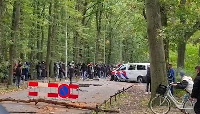 Fake News în Olanda: „Huliganii români au luat parte la revoltele în care poliția a fost ținta violenței”
