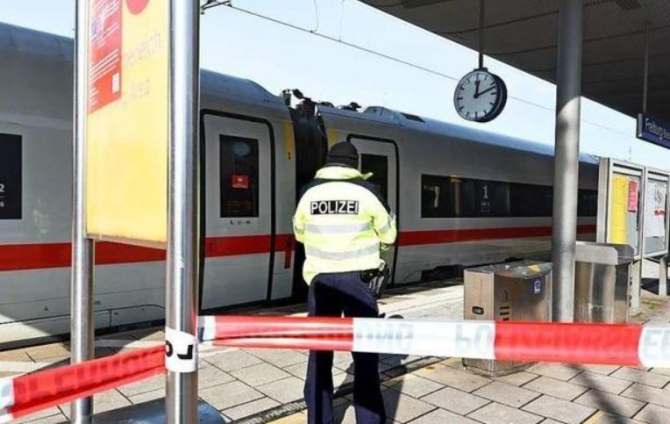 Germania. Un ROMÂN a blocat INTRAREA într-o TOALETĂ din gara Freiburg și percepea TAXE de la clienți