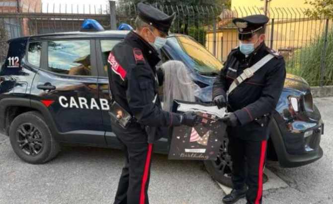 Italia. O româncă și un tunisian au fost arestați, după ce au încercat să spargă un apartament