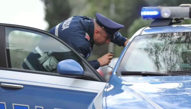 Italia. Un român a distrus mașina fostei iubite, după ce femeia l-a părăsit