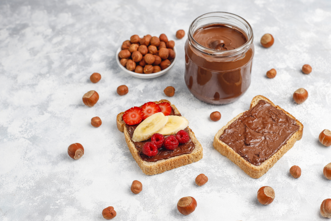 Nutella făcută acasă: Demențiala cremă de ciocolată cu alune, varianta dietetică, gata într-un minut și cu doar 90 de kilocalorii