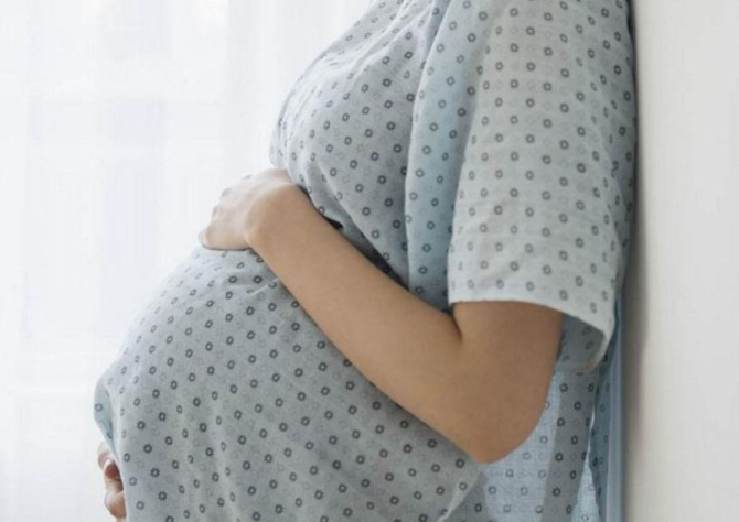 Cum afectează căldura extremă femeile însărcinate și cât de periculoasă este pentru bebeluși
