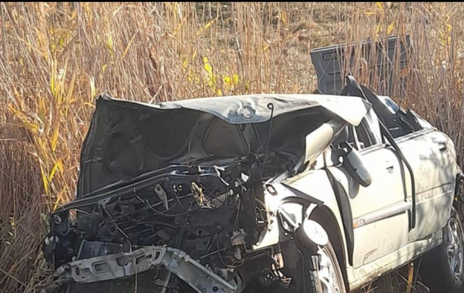 Un român și-a pierdut viața, zdrobit de mașina care s-a răsturnat într-un șanț Sursa - specialarad.ro 