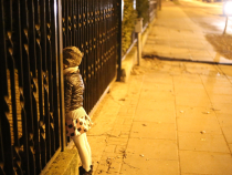Italia. Fetiță româncă de 5 ani, găsită înfrigurată pe străzi lângă tatăl ei beat: Venise din Spania ca să o vadă pe mama ei