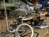 Olanda. Violențe în timpul revoltelor de ieri. Protestatarii au aruncat cu pietre în poliţişti și au ars biciclete în Haga
