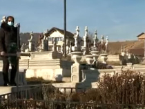 Patru adolescenți români au vandalizat zeci de monumente funerare dintr-un cimitir