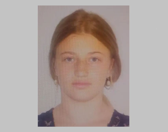Adolescentă româncă, de 17 ani, dată dispărută de familie. Dacă ați văzut-o pe Petruța, sunați la 112 