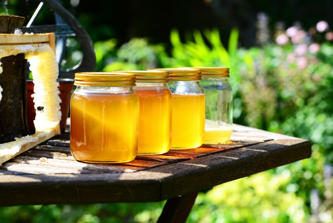 Escrocherie cu miere chinezească vândută în Spania ca produs românesc. Cum a fost demascată înșelătoria