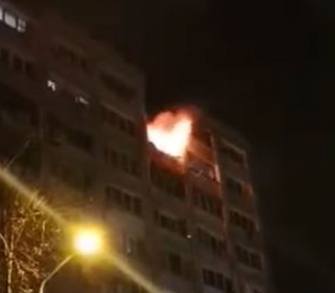 Incendiu violent într-un apartament. Un român și-a pierdut viața, iar zeci de persoane au fost evacuate