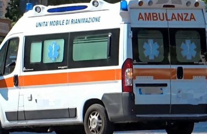 Italia. Un român a murit, după ce a căzut de la trei metri. Muncitorul monta un baldachin la un club sportiv 