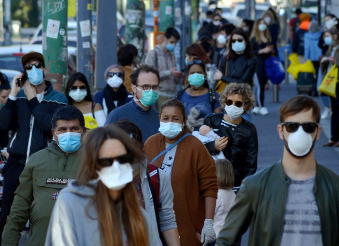  Franţa nu ia în calcul instaurarea unui lockdown în faţa noului val al pandemiei 
