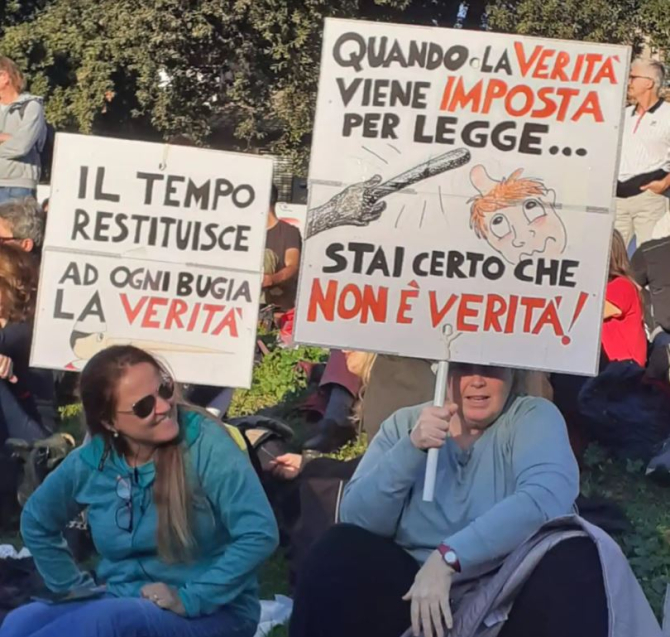 Protest la Roma împotriva certificatului verde. Peste 3.000 de oameni au ieșit în stradă fără măști  Eliberăm Italia 
