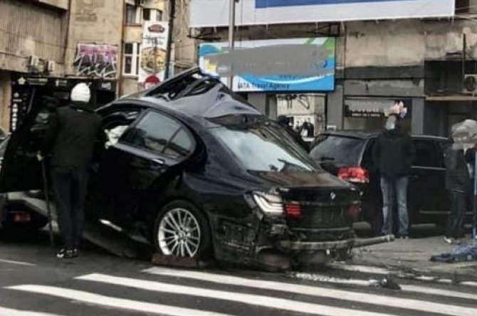 Şoferul, care a intrat cu maşina într-un semafor pe bulevardul Magheru din Capitală, reţinut de procurori