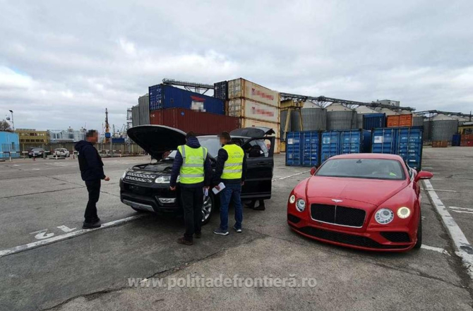 Un român şi-a cumpărat din Dubai un Bentley şi un Range Rover, dar a rămas fără ele în Portul Constanţa 