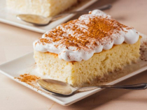 Prăjitură ușoară cu iaurt. Are doar 100 de calorii, dar este senzațional de bună