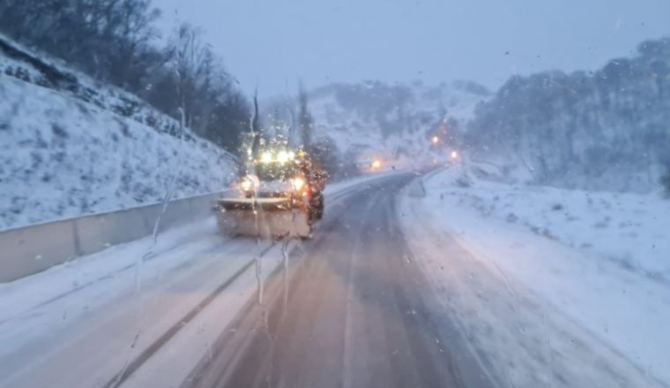 Atenţionare MAE pentru românii care vor călători în Grecia, căderi masive de zăpadă, grindină și viscol