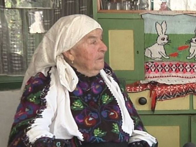 O româncă, de 88 de ani, declarată  Tezaur Uman Viu , a primit titlul de  Cetăţean de Onoare al județului Hunedoara