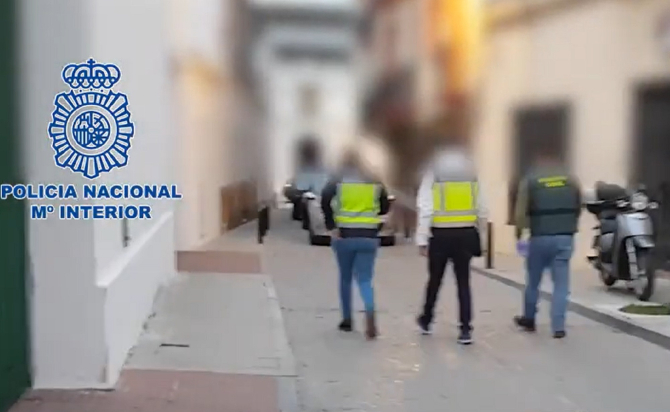 Spania. Român, implicat într-o organizație de trafic de ființe umane: Zeci de muncitori lucrau și peste 12 ore pe zi fără odihnă