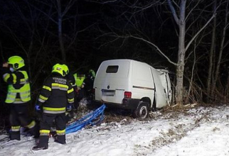 Austria. Un șofer român a provocat un accident cu duba și a fugit: „A fost găsit în stare de șoc, pe pământ!”. FOTO: captură kleinezeitung.at