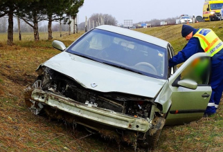 Ungaria. Un șofer român s-a răsturnat cu mașină într-un șanț de pe Autostrada M5