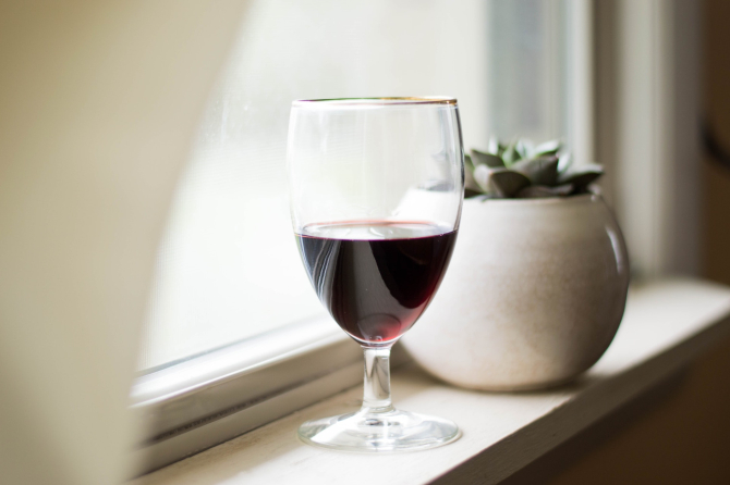 7 beneficii surprinzătoare pentru sănătate ale vinului roșu