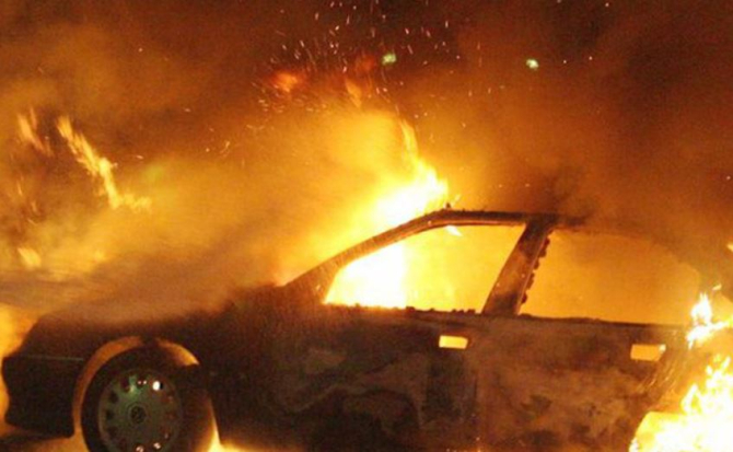 Franța. Aproape 900 de mașini au fost incendiate în noaptea de revelion. Sute de persoane au fost arestate