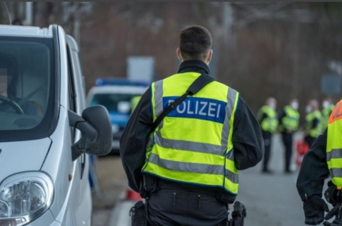 Germania. Captură a polițiștilor de frontieră. Român, prins cu mai multe kilograme de cocaină, ascunse în mașină 