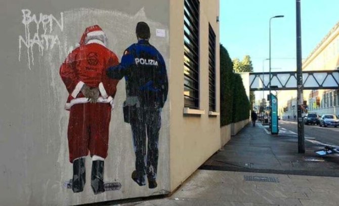 Italia. Un român, deghizat în Moș Crăciun, a blocat traficul și a speriat trecătorii