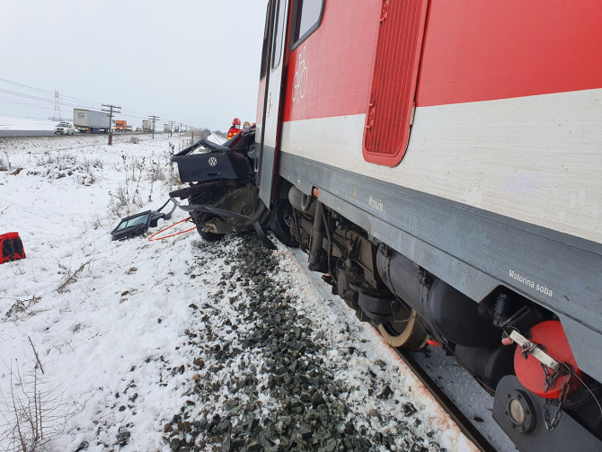 O tânără româncă de doar 22 de ani a murit lovită de tren. FOTO: criticarad.ro