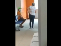 Bărbat legat cu frânghia de soție și dus cu forța la vaccinare anti-COVID - VIDEO
