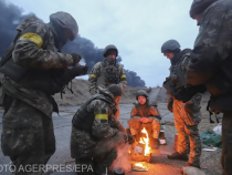 Soldații ucraineni se confruntă cu un nou adversar: tranșeele noroioase