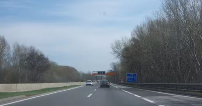 Austria. Doi șoferi români, prinși pe autostrada cu peste 100 km h. Polițiștii i-au amendat pe loc.