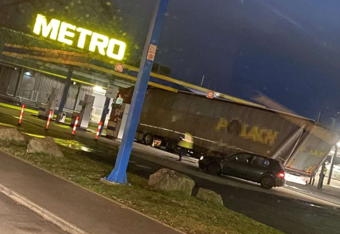 Germania. Un șofer român de TIR a provocat o pagubă uriașă într-o benzinărie