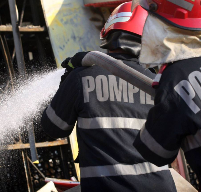 Incendiu într-un bloc din Iași. Toate persoanele din interior au fost evacuate