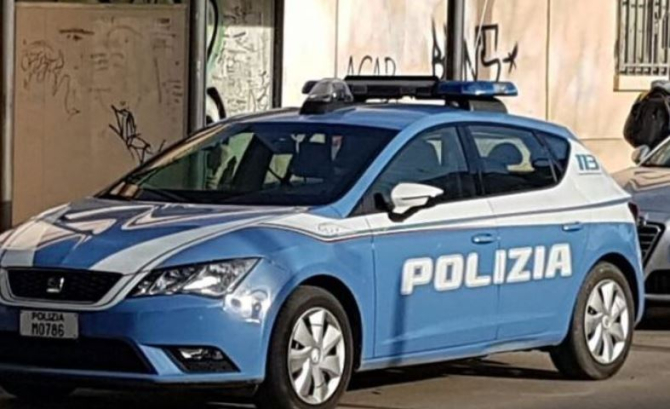 Italia. Un român recalcitrant, aflat sub influența alcoolului, a fost oprit de polițiști cu un spray iritant 