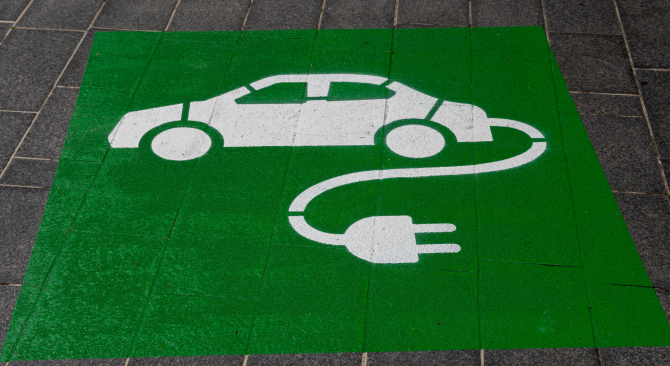 Creșterea numărului de vehicule electrice, o provocare imensă pentru rețelele de energie din Europa