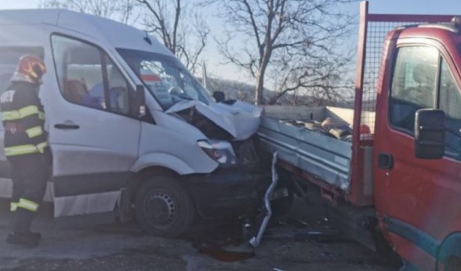 Microbuz cu români, accident grav: Cinci victime