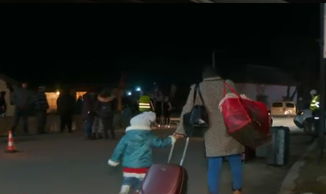 O ucraineană și copiii ei sunt REFUZAȚI să intre în Australia, după ce medicii locali au strâns mii de euro pentru a-i ajuta 